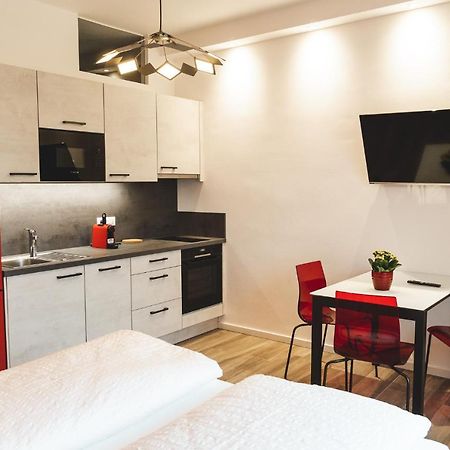 Studio-Appartment - Hotel Lux เมราโน ภายนอก รูปภาพ