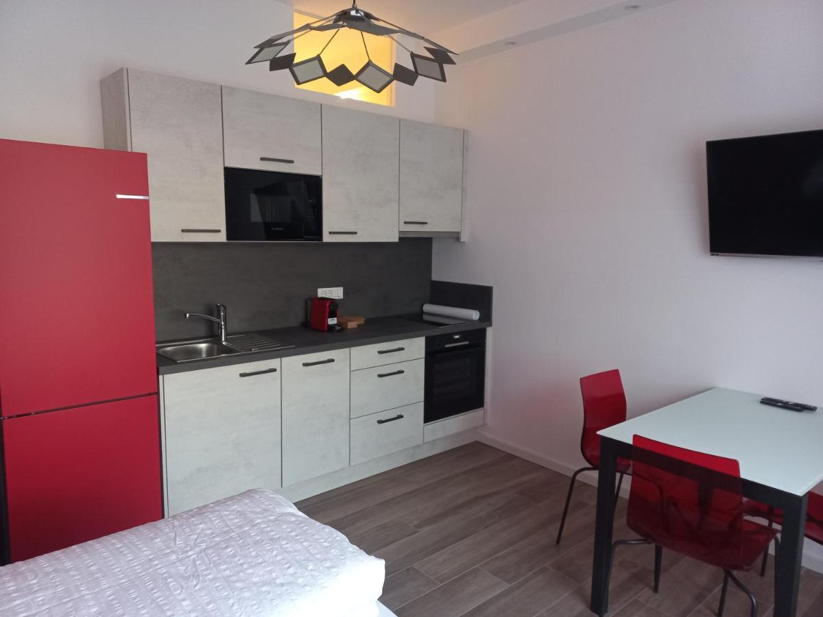 Studio-Appartment - Hotel Lux เมราโน ภายนอก รูปภาพ