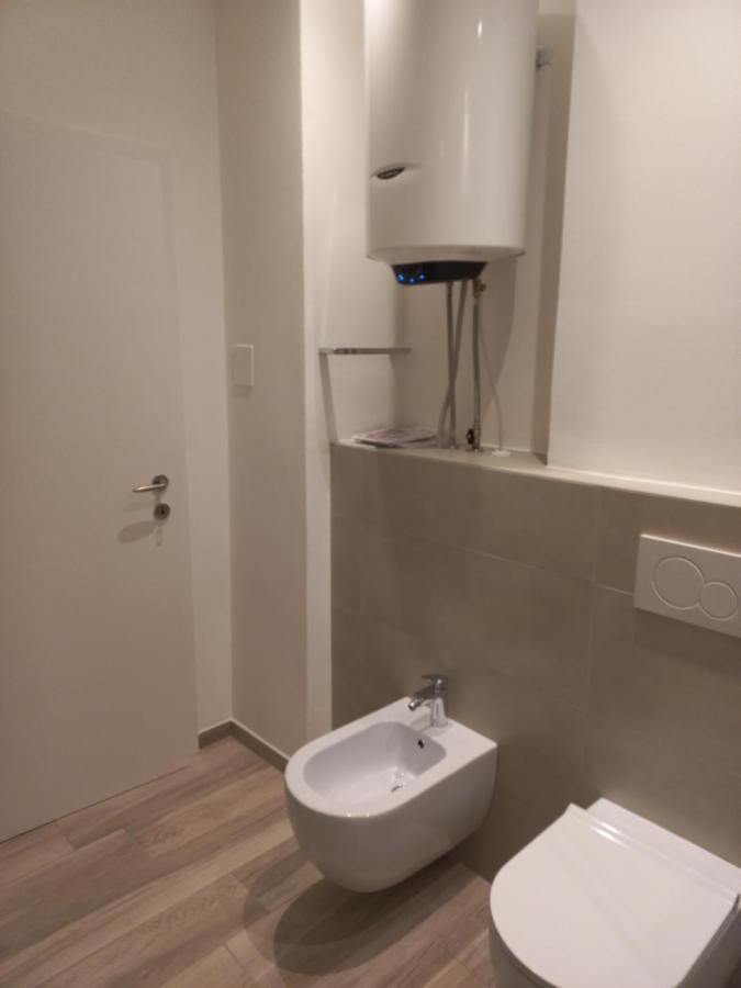 Studio-Appartment - Hotel Lux เมราโน ภายนอก รูปภาพ