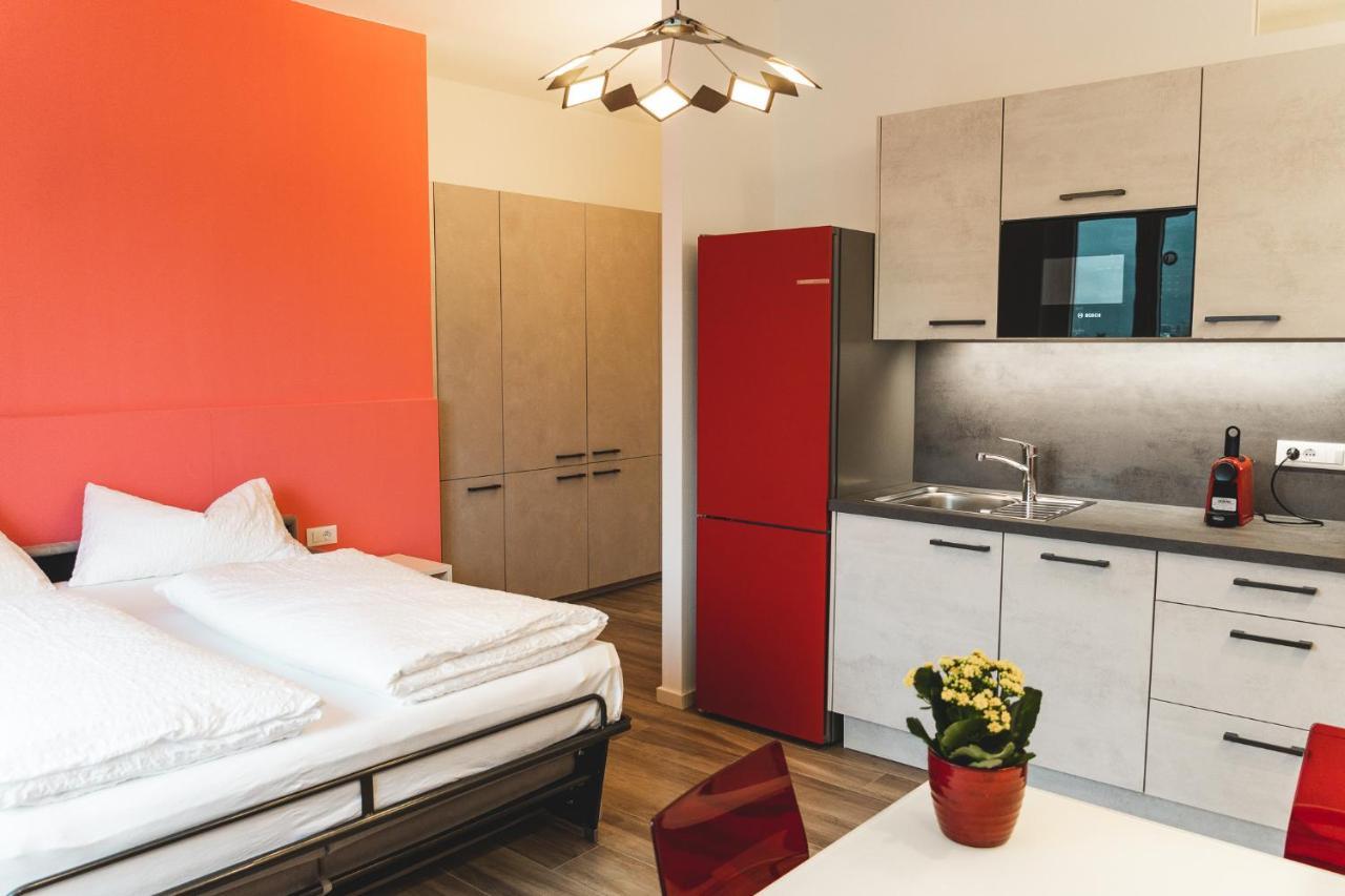 Studio-Appartment - Hotel Lux เมราโน ภายนอก รูปภาพ
